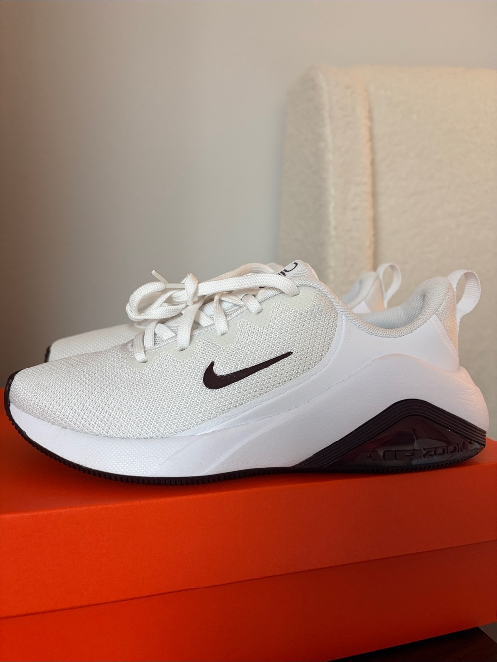 Nike women’s air zoom bella 7 white burgundy crush NIB size 6